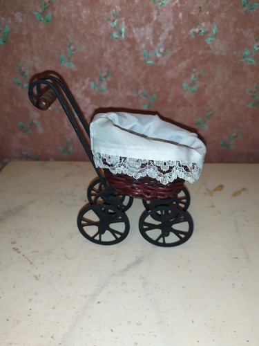 Nostalgie-Puppenwagen