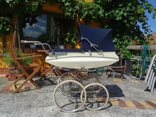 Retro kinderwagen von koelstra - kinderwagen,